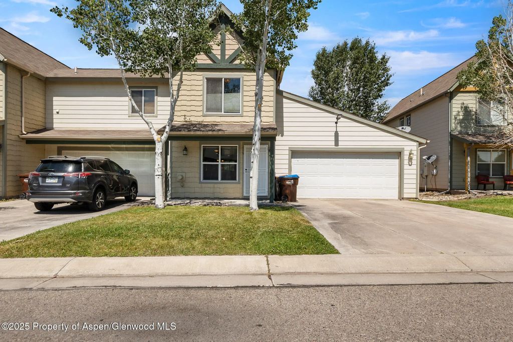 1 of 27 - 119 W 26th Street, Rifle, CO