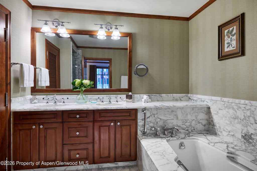7 of 10 - 0075 Prospector Road 8401-11, Aspen, CO