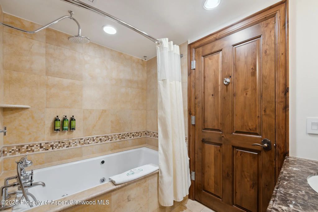 16 of 34 - 415 E Dean St, Unit 48, Week 8, Aspen, CO