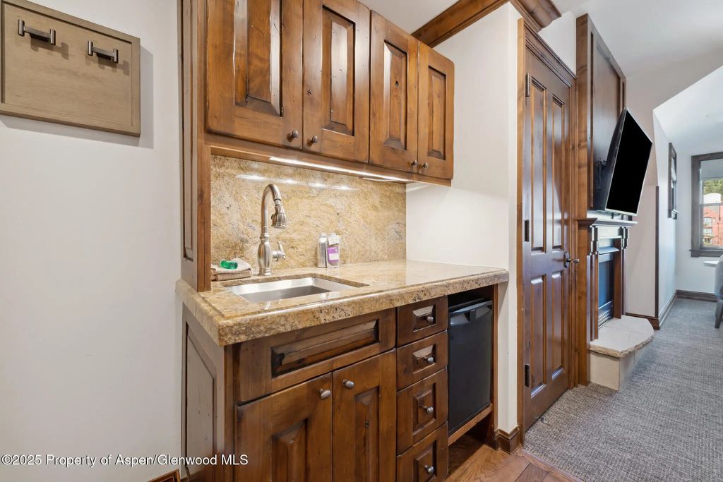 22 of 34 - 415 E Dean St, Unit 48, Week 8, Aspen, CO