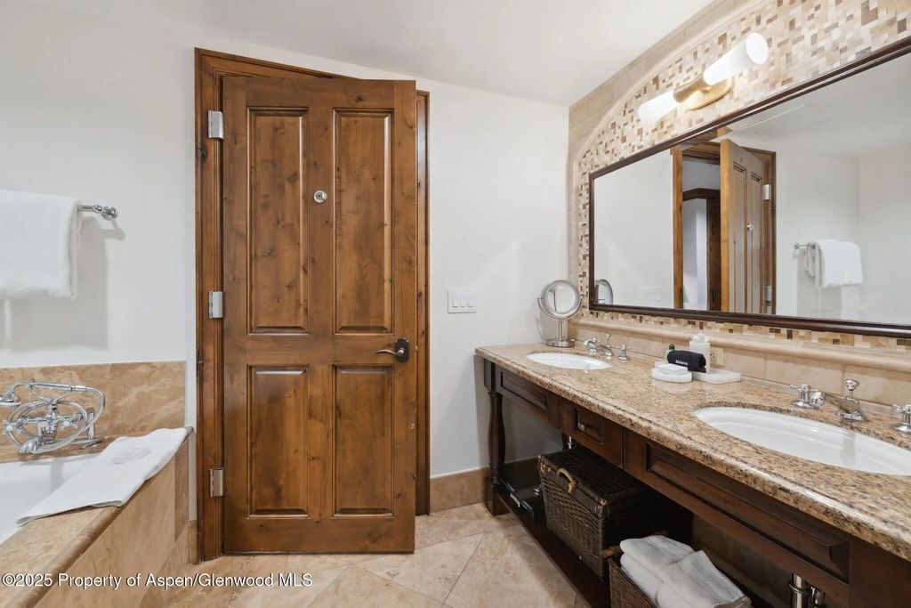 28 of 34 - 415 E Dean St, Unit 48, Week 8, Aspen, CO