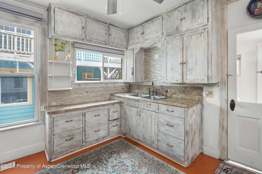 8 of 18 - 1022 Grand Avenue, Glenwood Springs, CO