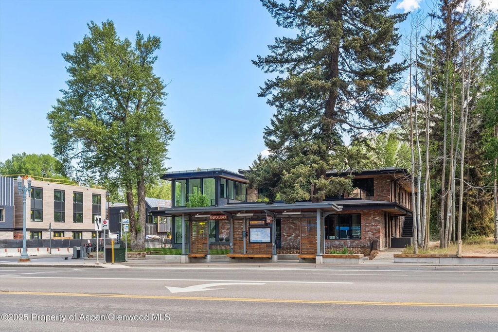 24 of 26 - 100 E Main Street 1, Aspen, CO