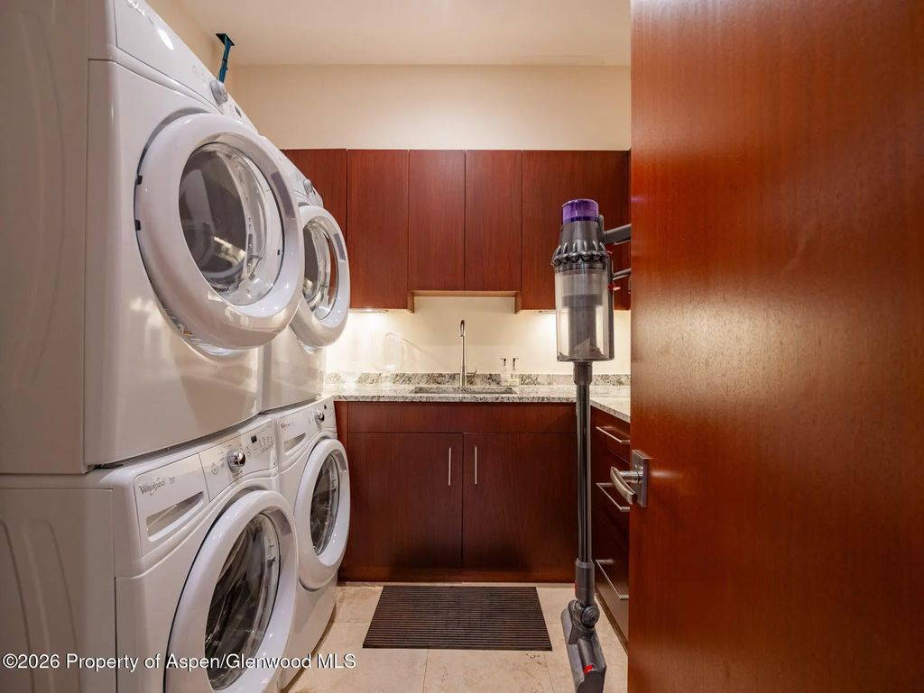 28 of 39 - 750 S Starwood Road, Aspen, CO