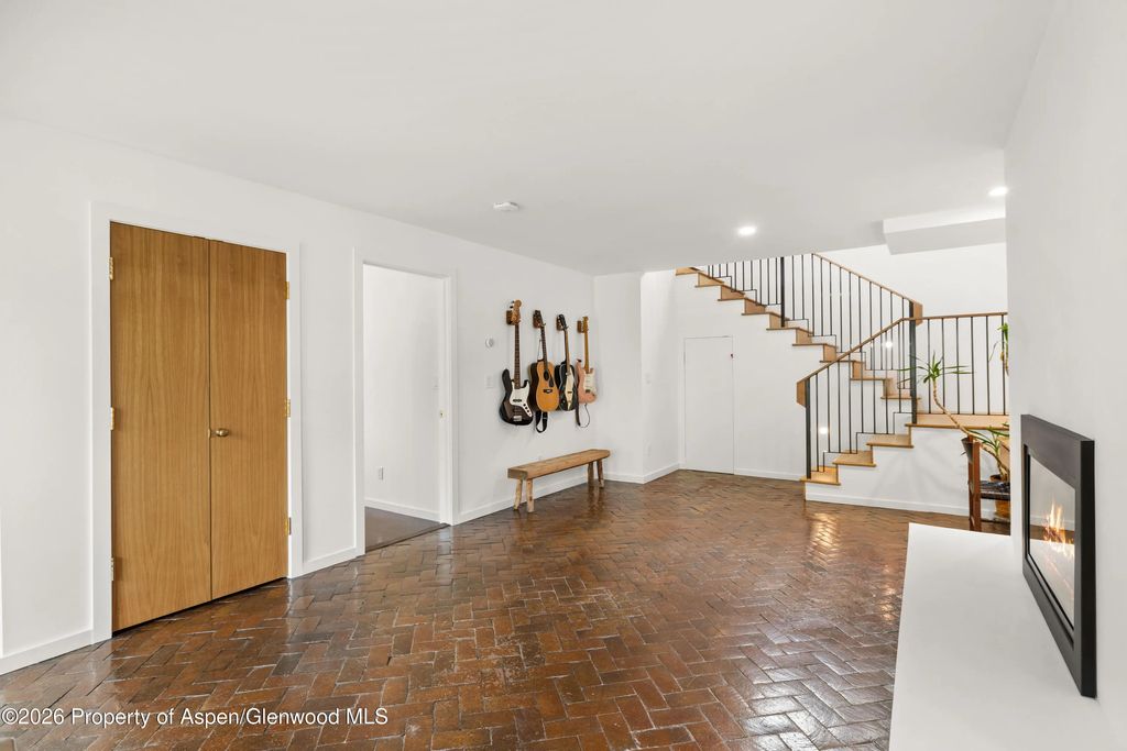 19 of 32 - 284 Eastwood Drive, Aspen, CO