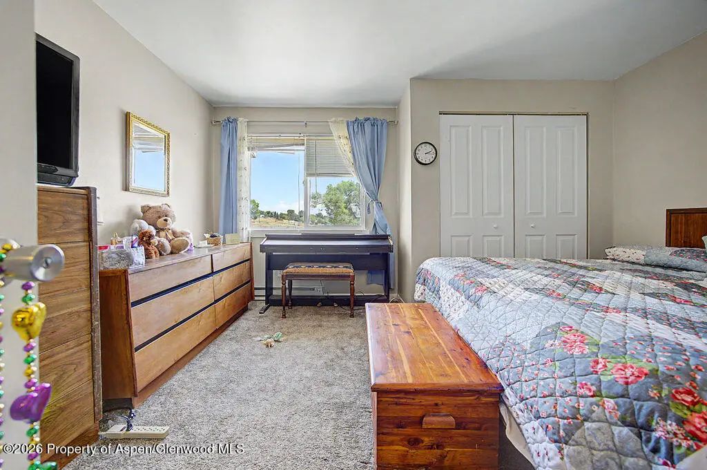 8 of 19 - 1096 E 7th Street, Craig, CO