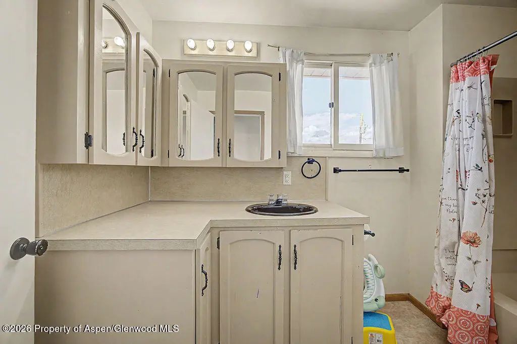 21 of 40 - 808 Fairway Boulevard, Craig, CO
