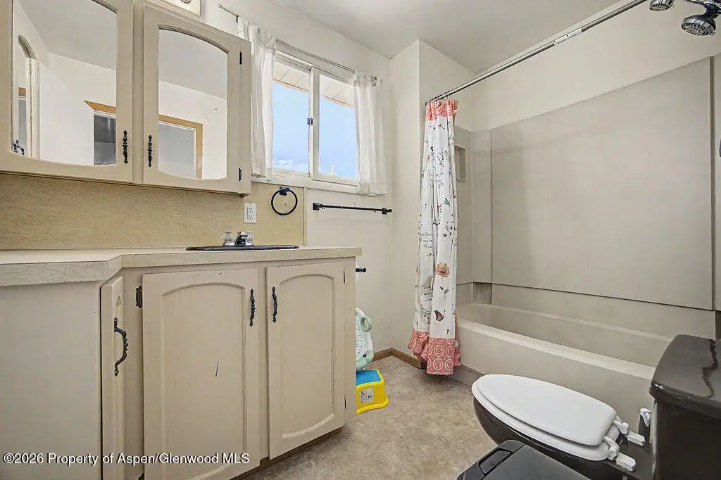 22 of 40 - 808 Fairway Boulevard, Craig, CO