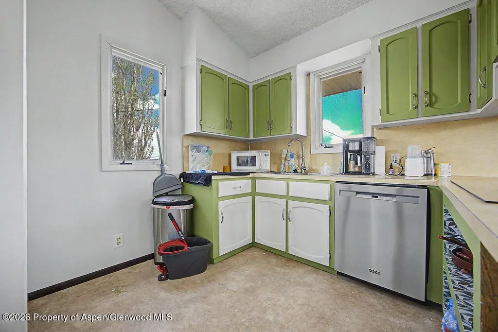 7 of 40 - 808 Fairway Boulevard, Craig, CO