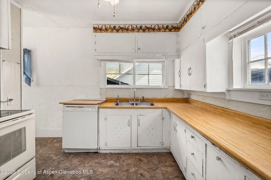 12 of 31 - 1011 Pitkin Avenue, Glenwood Springs, CO