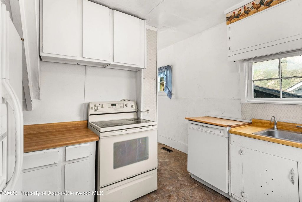 13 of 31 - 1011 Pitkin Avenue, Glenwood Springs, CO