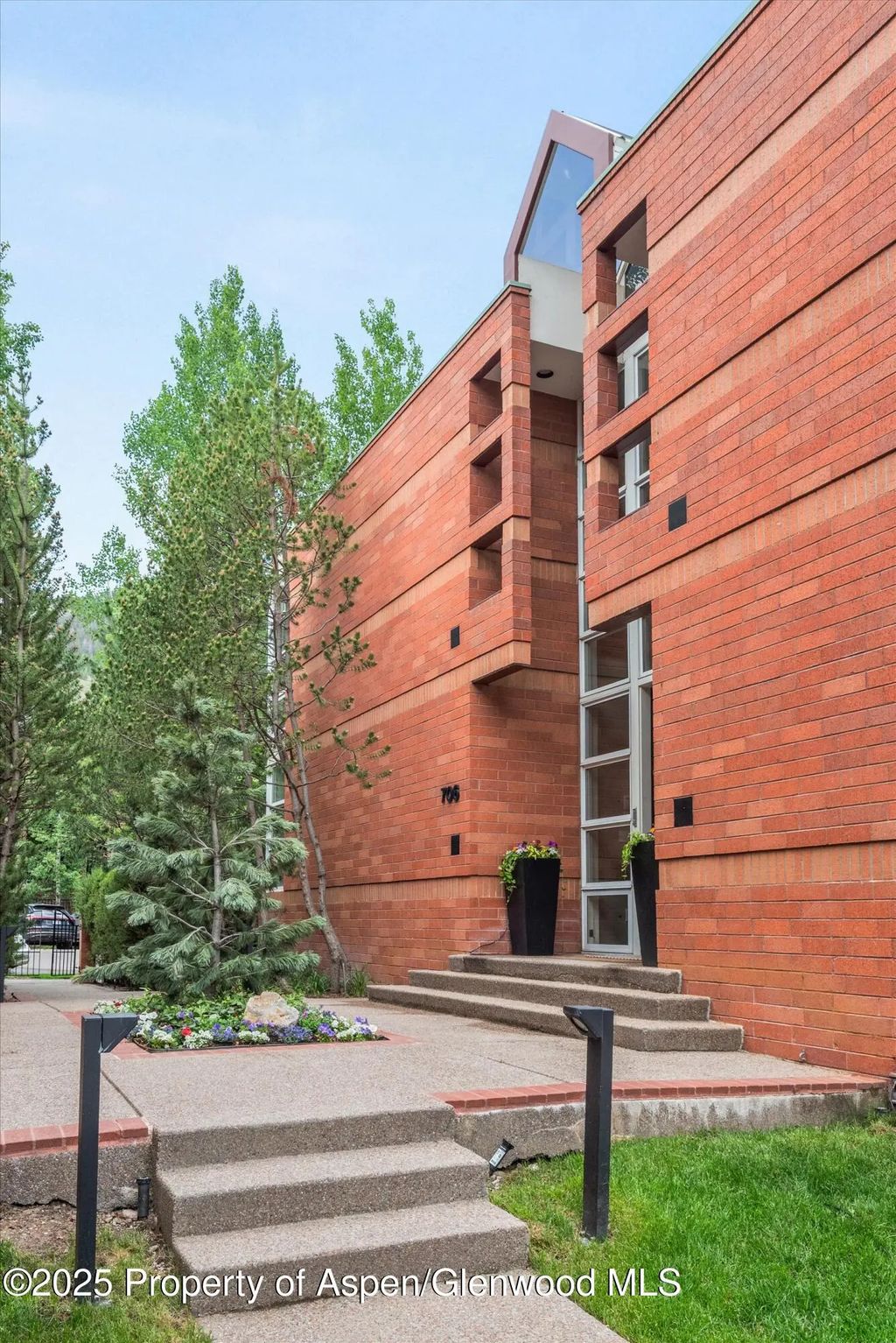 44 of 46 - 706 E Hyman Avenue, Aspen, CO