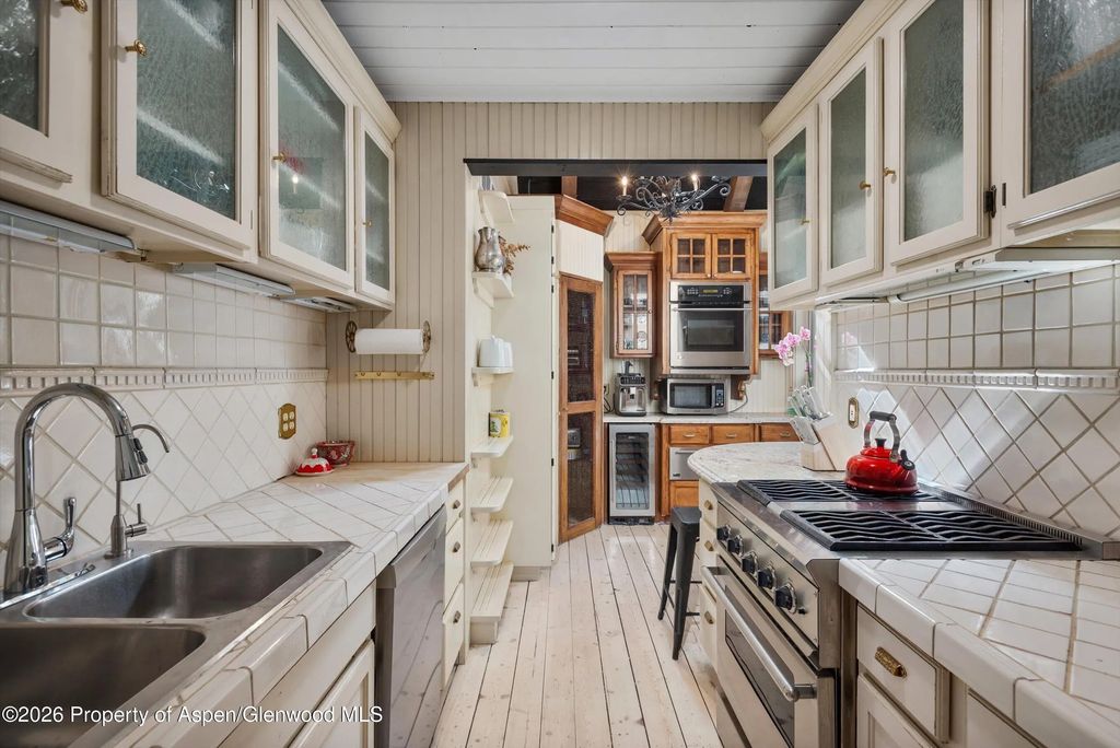9 of 33 - 735 W Bleeker Street, Aspen, CO