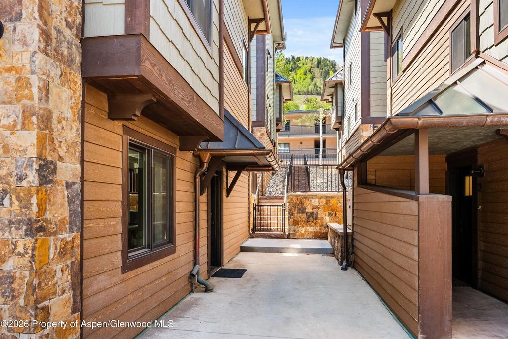 28 of 30 - 650 S Monarch Street 7, Aspen, CO