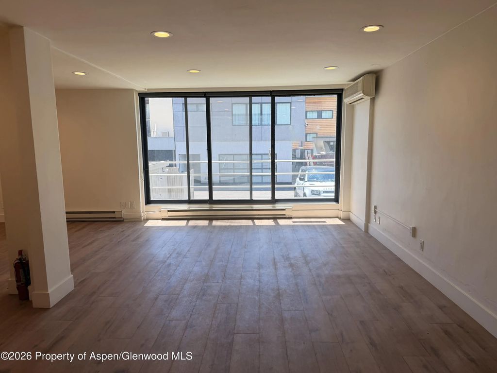 4 of 13 - 601 E Hopkins Avenue 202, Aspen, CO