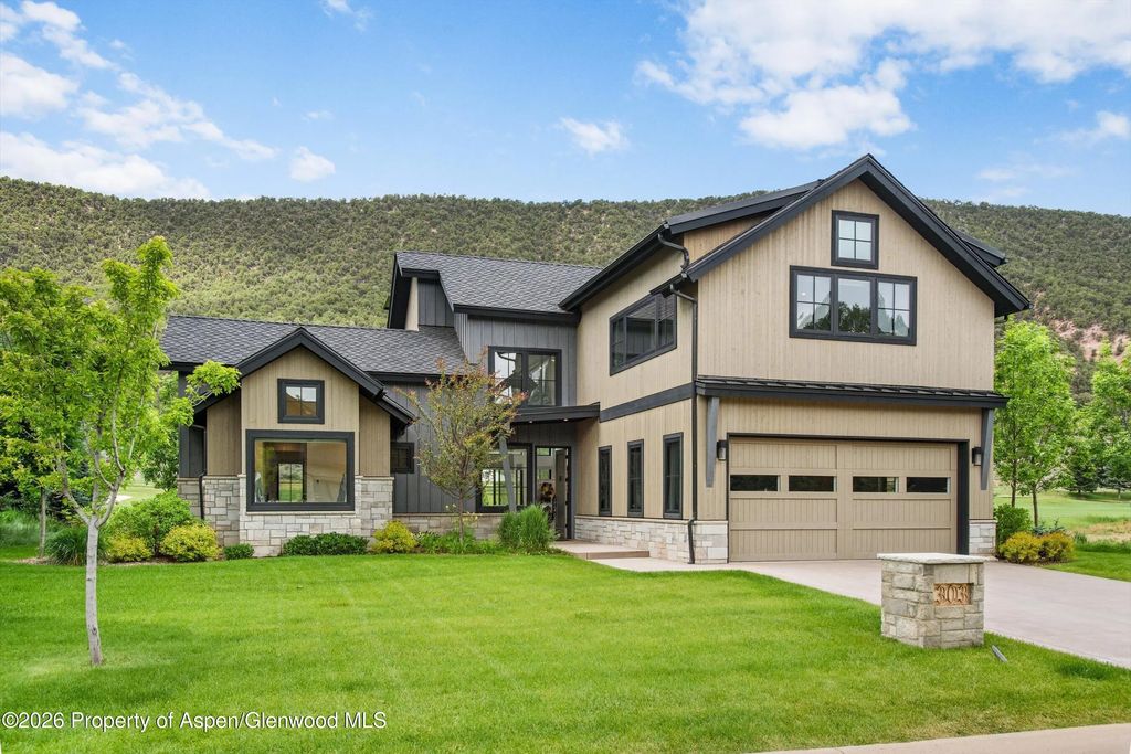 303 Golden Bear Drive, Carbondale