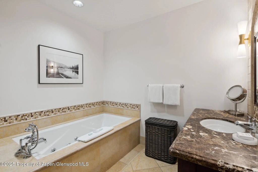13 of 19 - 415 E Dean St., #7 Week 30, Aspen, CO
