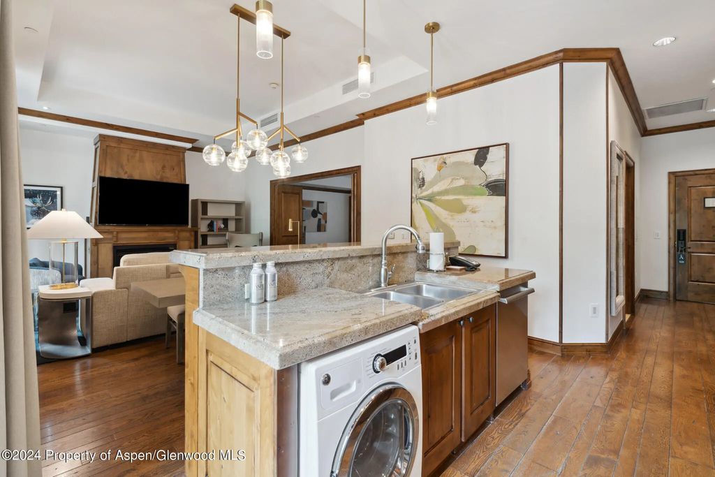 8 of 19 - 415 E Dean St., #7 Week 30, Aspen, CO