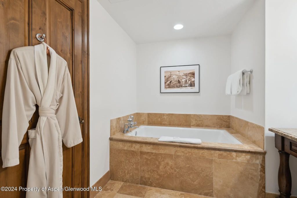 15 of 21 - 415 E Dean St., Unit 10, Wks 32 & 33, Aspen, CO