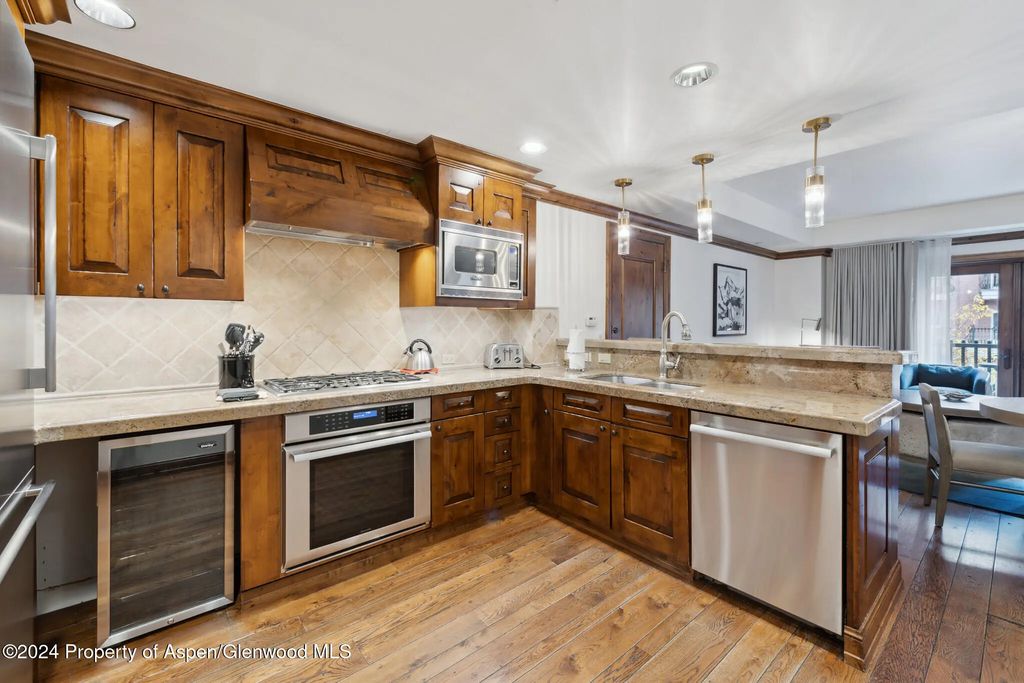 5 of 21 - 415 E Dean St., Unit 10, Wks 32 & 33, Aspen, CO