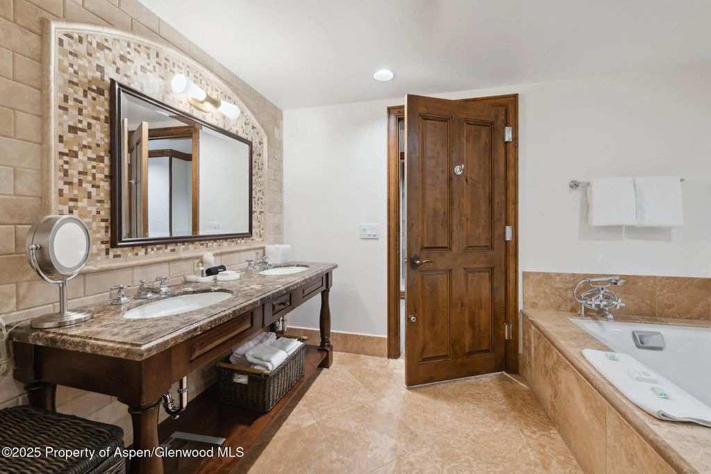 16 of 29 - 415 E Dean St., Unit 49 Week 33, Aspen, CO