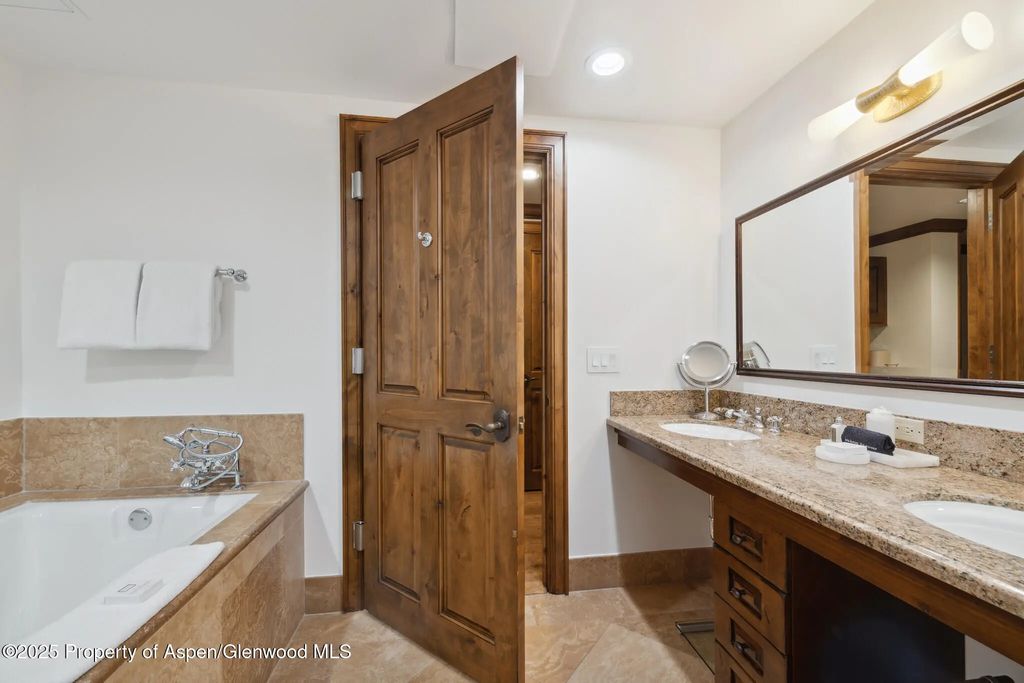 23 of 29 - 415 E Dean St., Unit 49 Week 33, Aspen, CO
