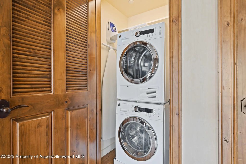 24 of 29 - 415 E Dean St., Unit 49 Week 33, Aspen, CO