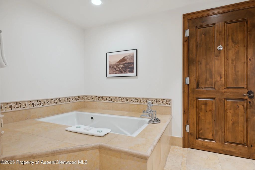 13 of 35 - 415 E Dean St., Unit 38, Week 33, Aspen, CO