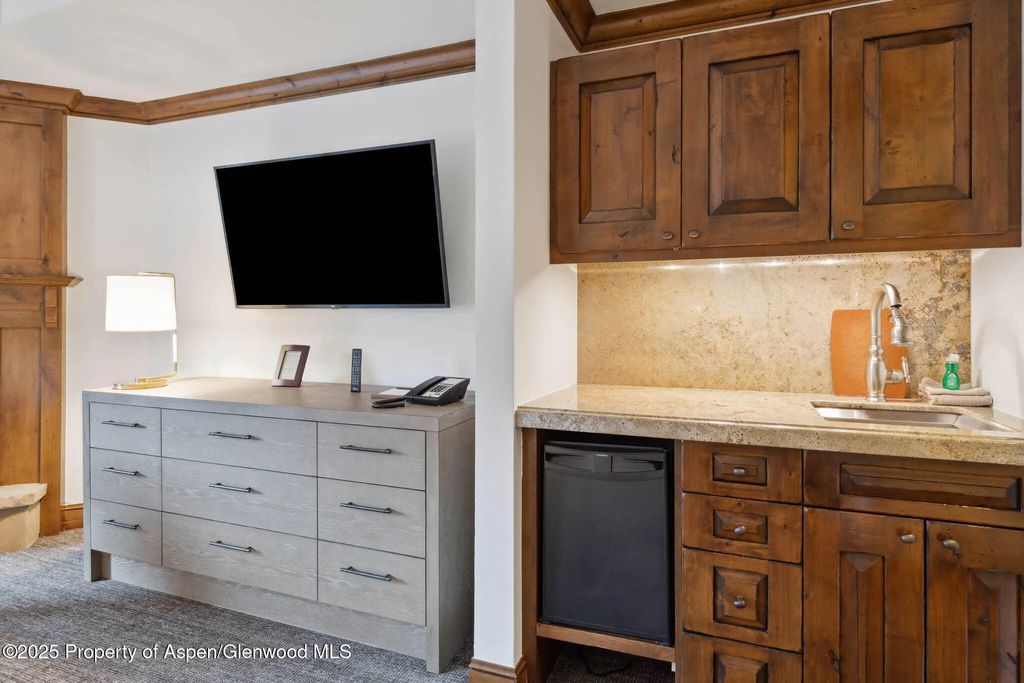 27 of 35 - 415 E Dean St., Unit 38, Week 33, Aspen, CO