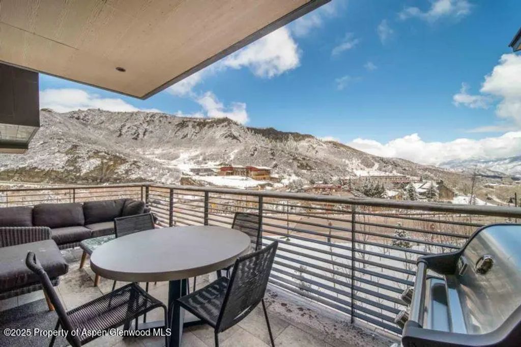 7 of 43 - 77 Wood Road 303, Snowmass Village, CO