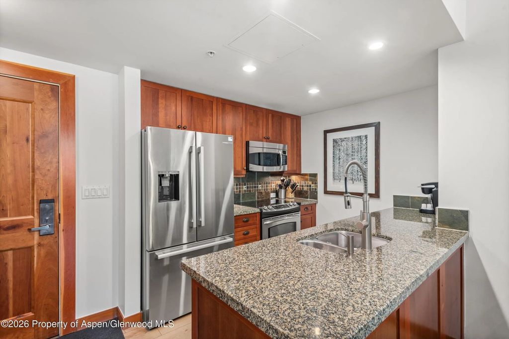 8 of 35 - 90 Carriage Way 3317, Snowmass Village, CO