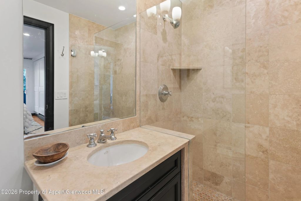 9 of 18 - 100 E Dean Street Unit 2b, Aspen, CO