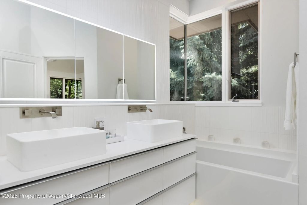 16 of 32 - 736 W Smuggler Street B, Aspen, CO