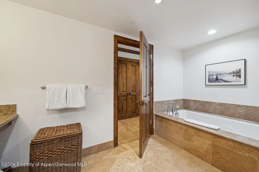 25 of 39 - 415 E Dean St, Unit 45, Week 12, Aspen, CO