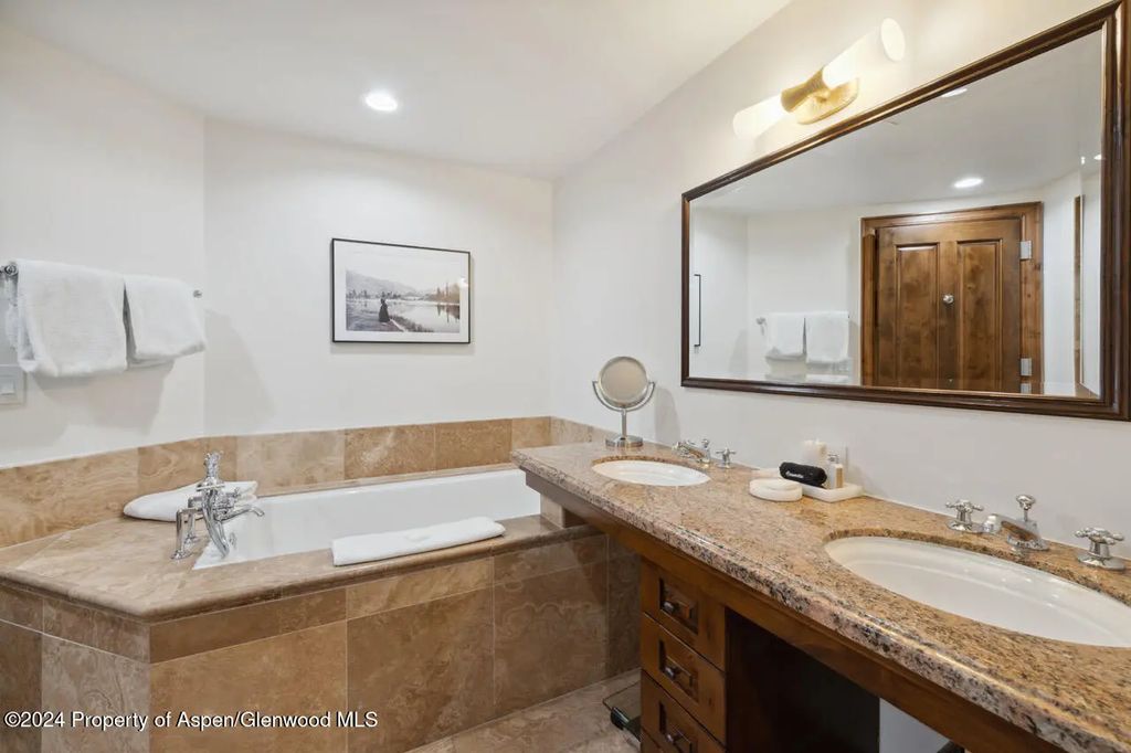 32 of 39 - 415 E Dean St, Unit 45, Week 35, Aspen, CO