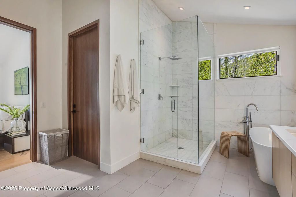 19 of 41 - 100 Park Avenue, Aspen, CO
