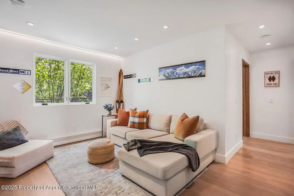 21 of 41 - 100 Park Avenue, Aspen, CO