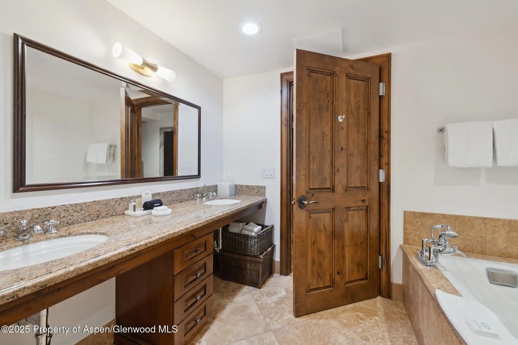 18 of 25 - 415 E Dean St, Unit 50, Week 8, Aspen, CO