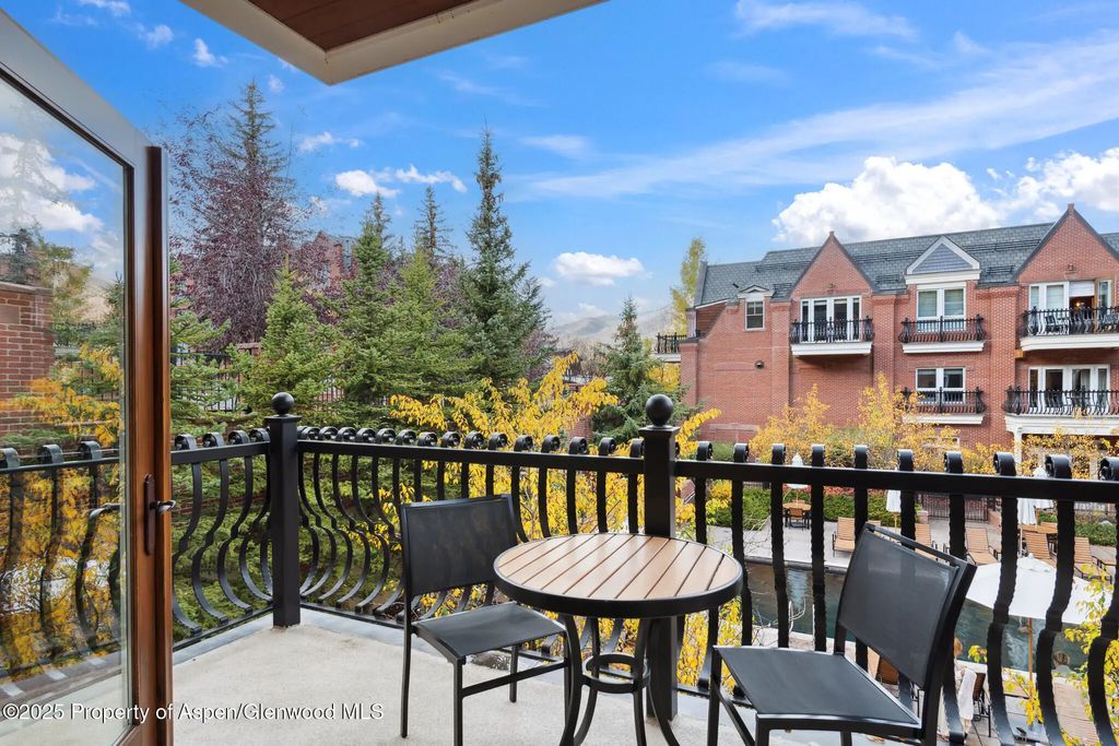 11 of 28 - 415 E Dean St., #25, Week 6, Aspen, CO