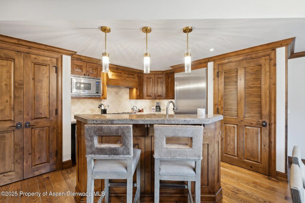 5 of 28 - 415 E Dean St., #25, Week 6, Aspen, CO
