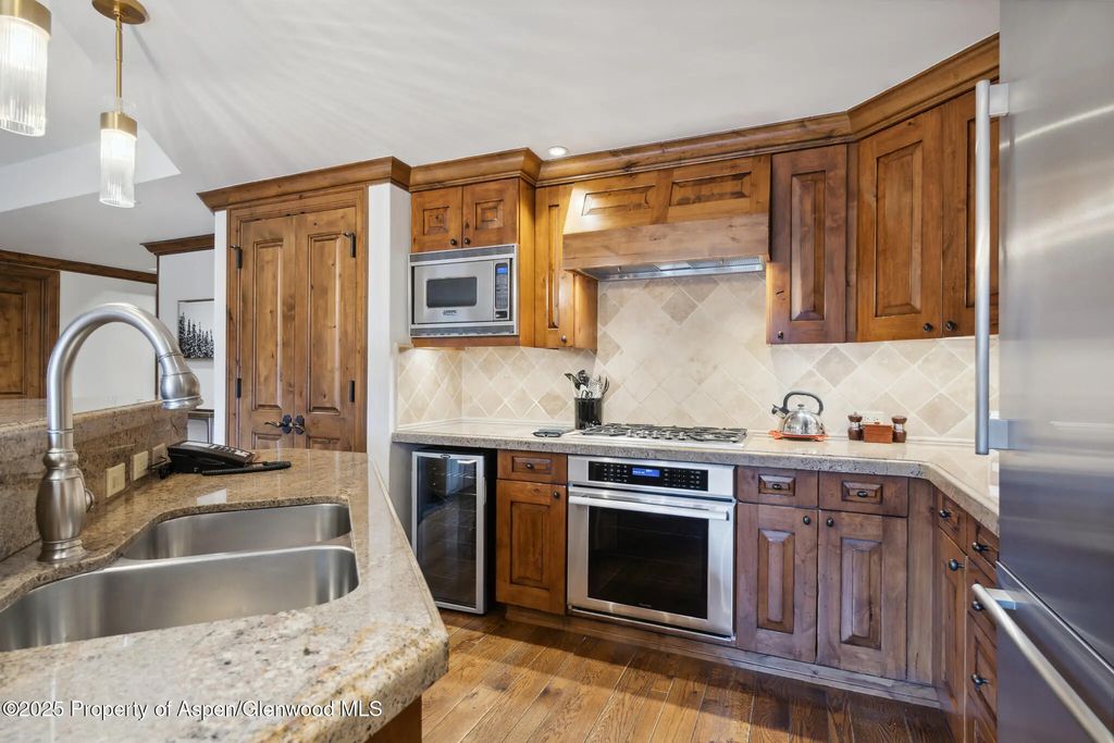 6 of 28 - 415 E Dean St., #25, Week 6, Aspen, CO