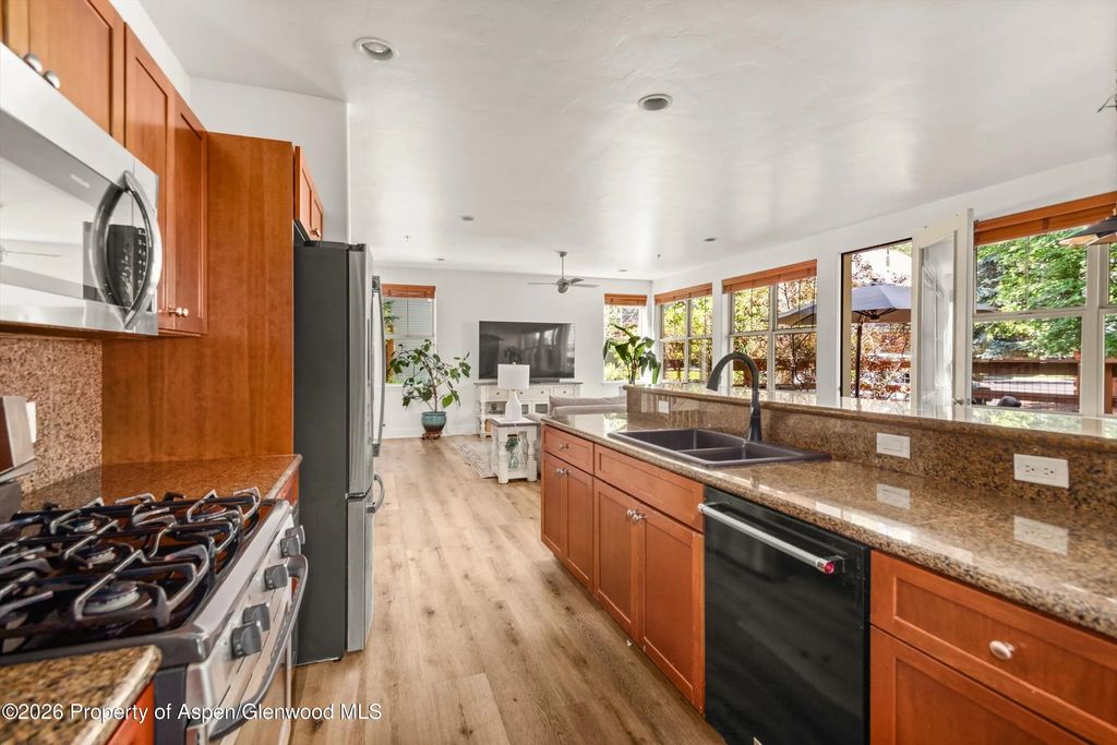 13 of 33 - 520 Evans Court, Basalt, CO