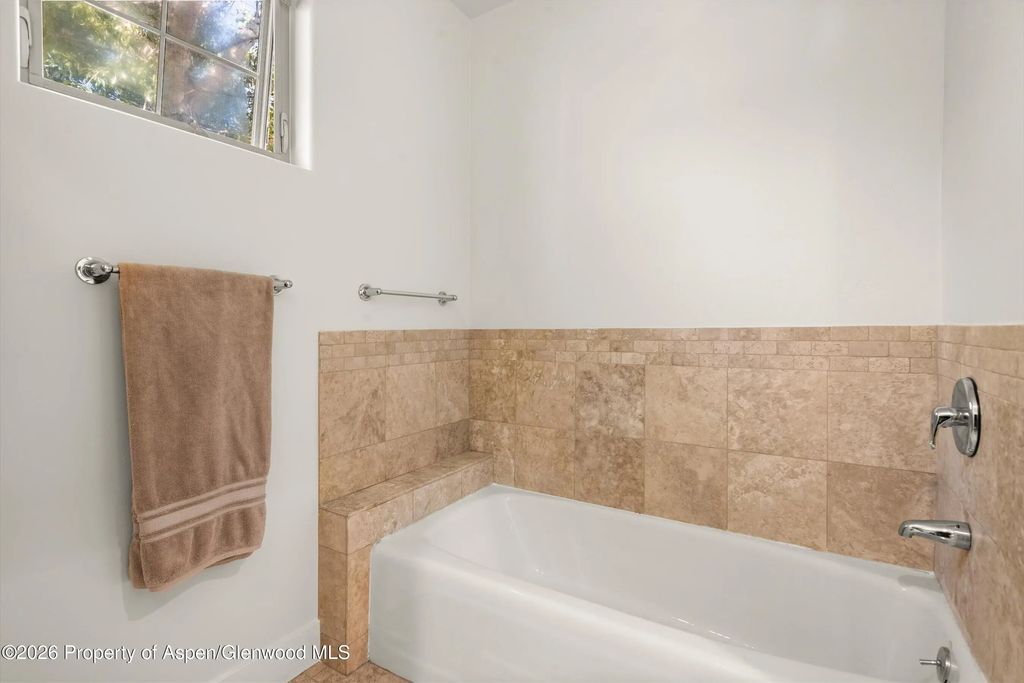 24 of 33 - 520 Evans Court, Basalt, CO