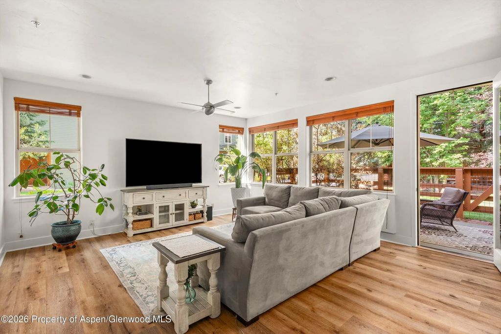 7 of 33 - 520 Evans Court, Basalt, CO