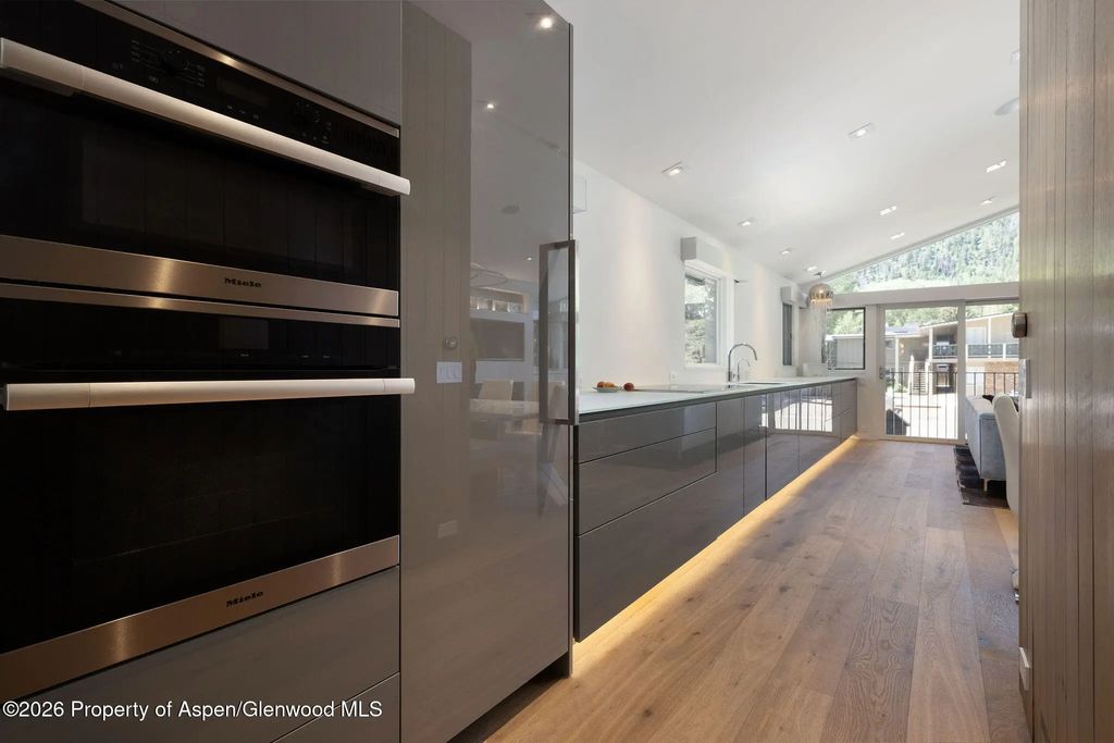 13 of 31 - 950 E Durant Avenue 4, Aspen, CO