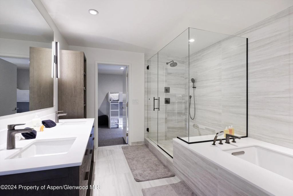 10 of 29 - 725 Castle Creek Drive, Aspen, CO