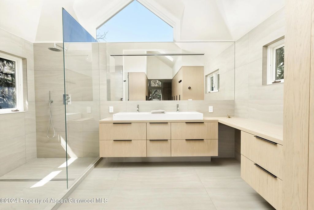 9 of 29 - 725 Castle Creek Drive, Aspen, CO