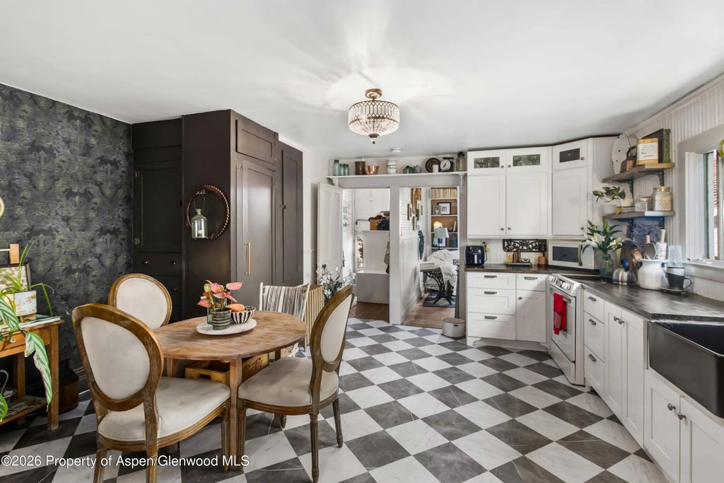 9 of 27 - 907 Blake Avenue, Glenwood Springs, CO
