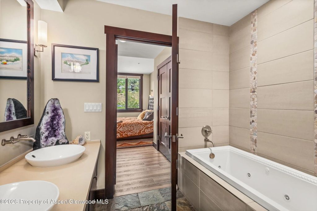 10 of 22 - 120 Carriage Way 2206, Snowmass Village, CO