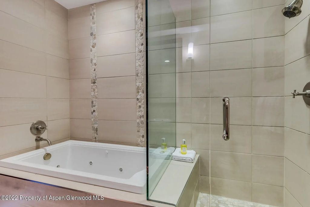 8 of 22 - 120 Carriage Way 2206, Snowmass Village, CO